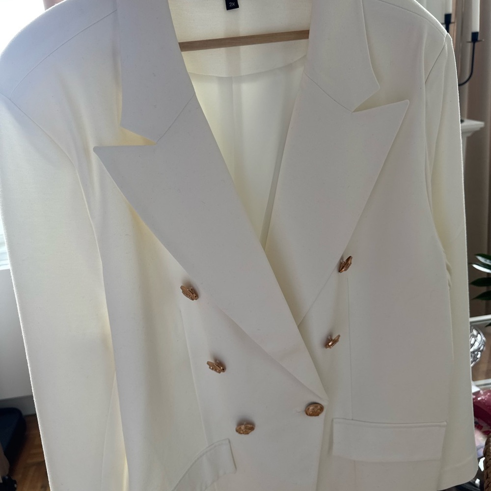 Elegant Off White Double-Breasted Blazer